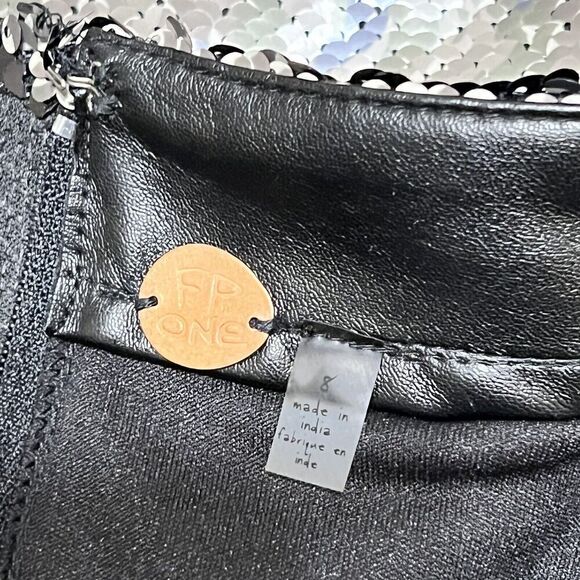 Free People Camo & Black Sequins Mini Skirt Stretch Hidden Zip Size S NWT - Picture 7 of 15